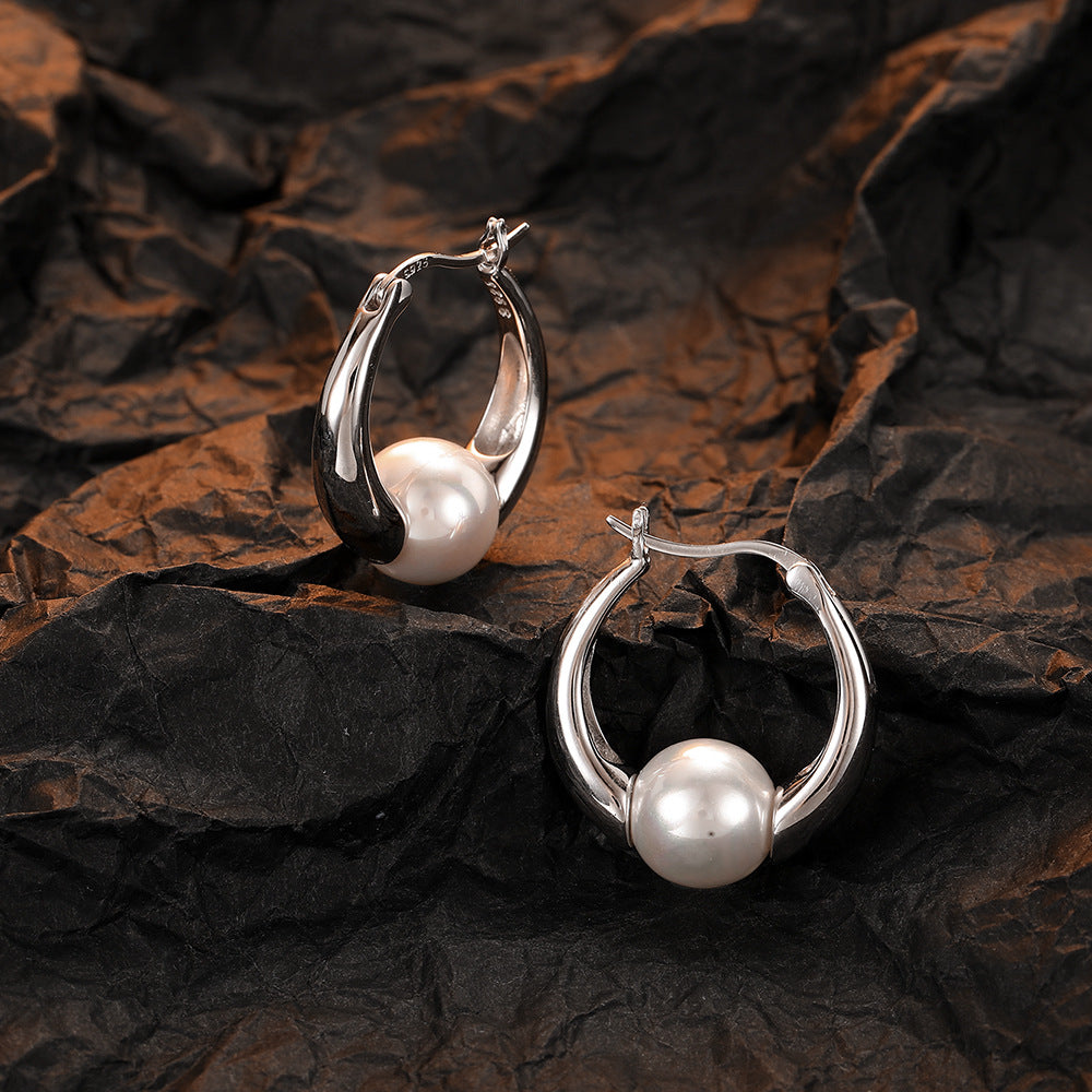 B39  Shell Pearl Earrings