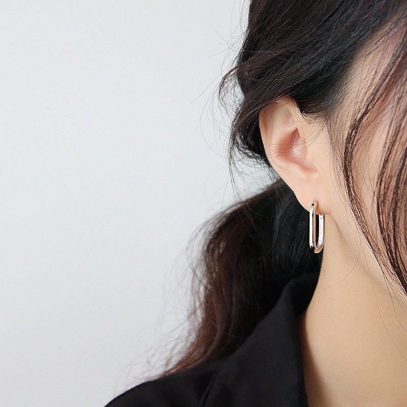 B31 Oval Hoop Earrings